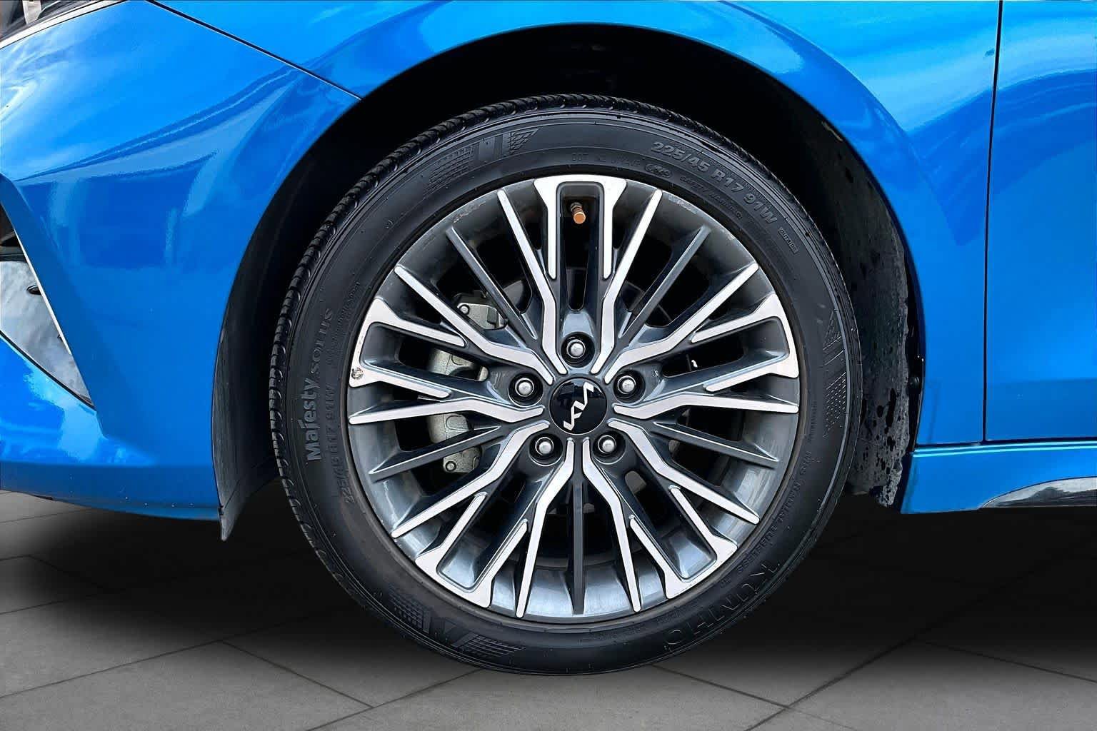 Used 2023 Kia Forte GT-Line w/ GT-Line Premium Package FWD image 11