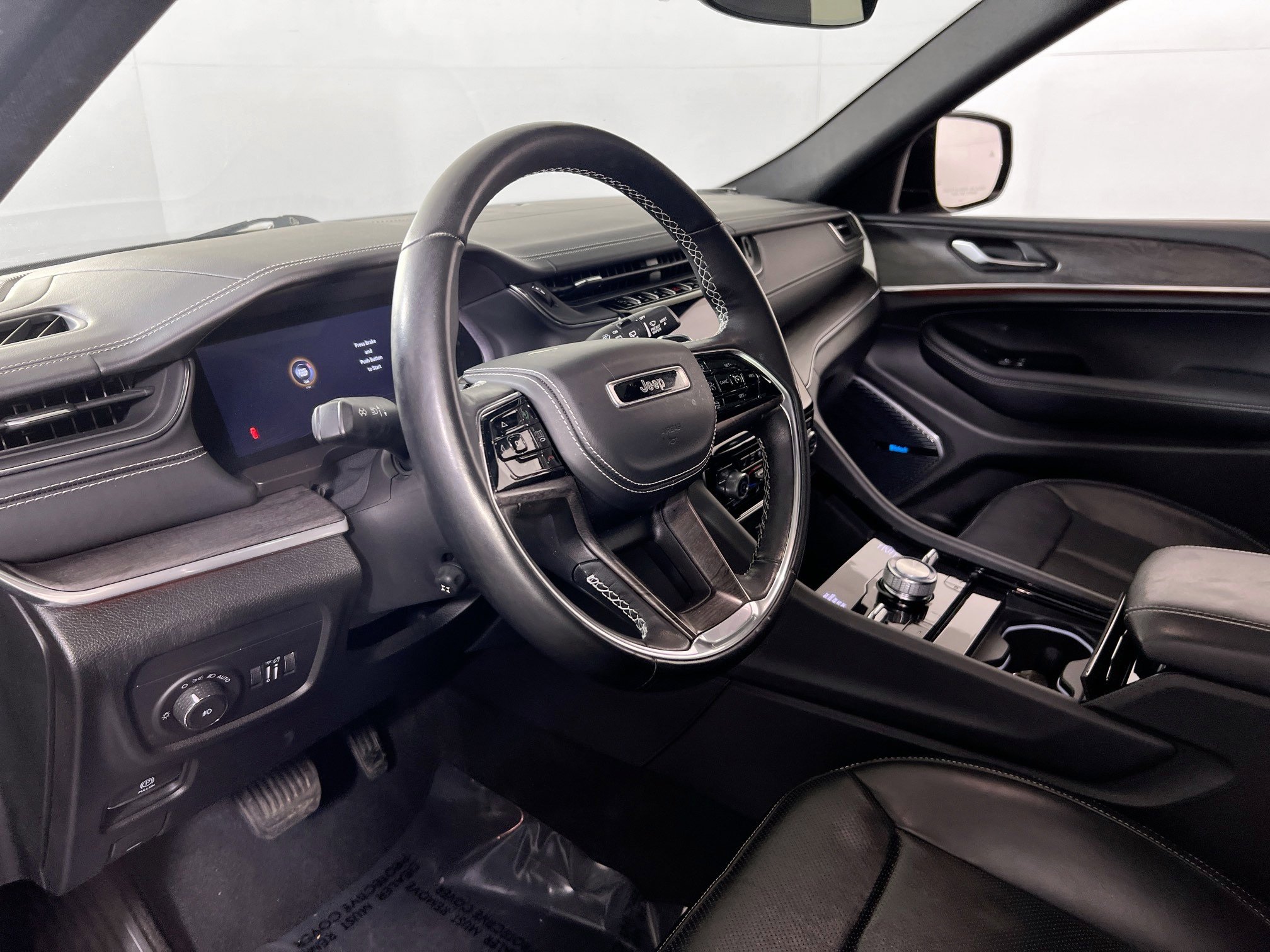 Used 2022 Jeep Grand Cherokee Overland AWD/4WD image 9