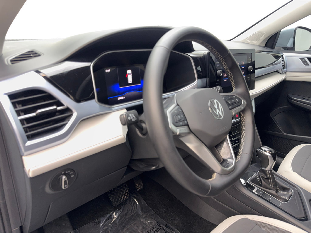 Used 2025 Volkswagen Taos SE FWD image 53