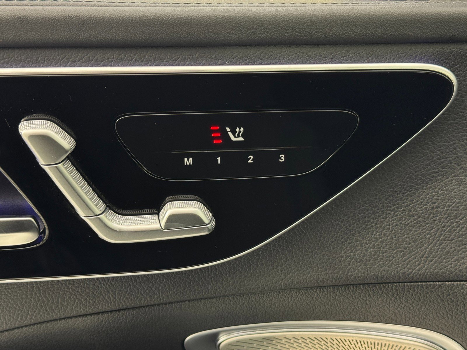 Used 2022 Mercedes-Benz C 300 Sedan w/ AMG Line w/ Night Package image 17