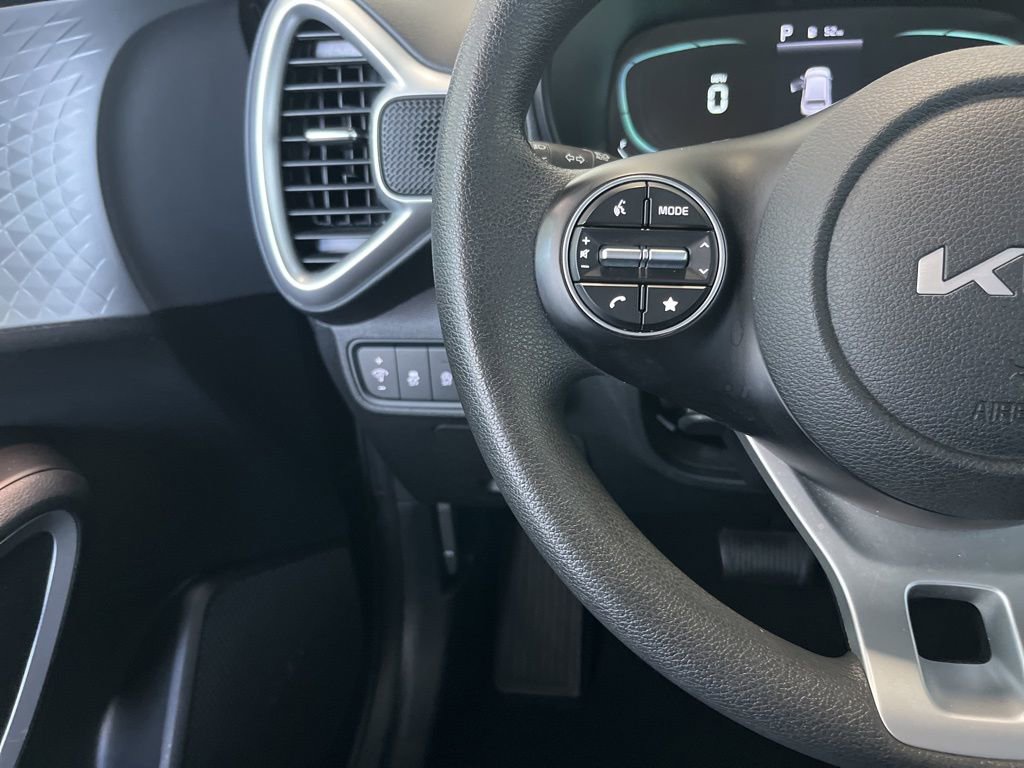 Used 2023 Kia Soul LX FWD image 7