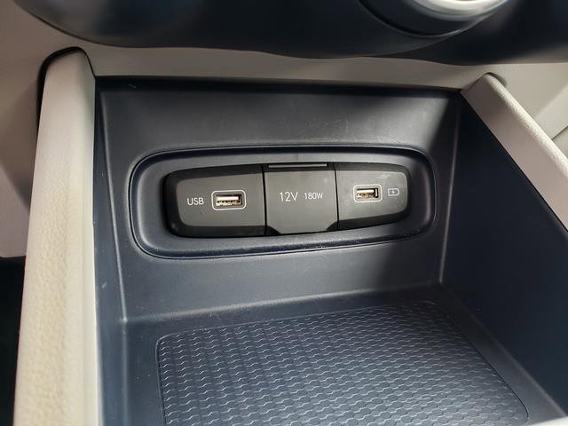 Used 2022 Hyundai Venue Limited image 28