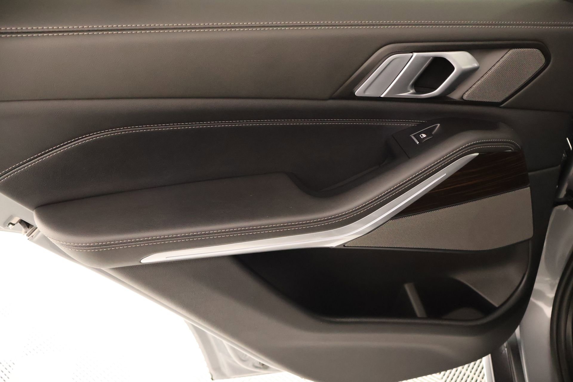 Used 2024 BMW X5 xDrive40i w/ Premium Package AWD/4WD image 18