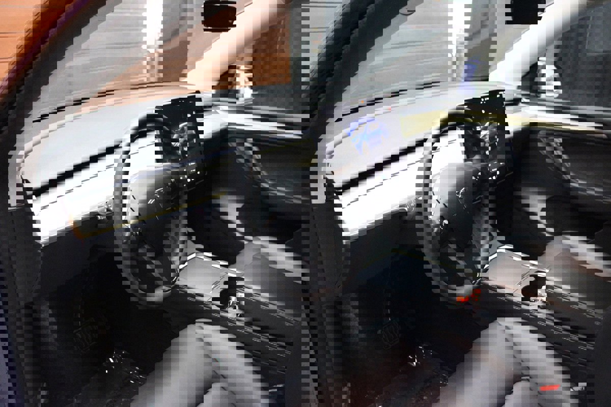 Used 2023 Tesla Model Y Long Range image 18