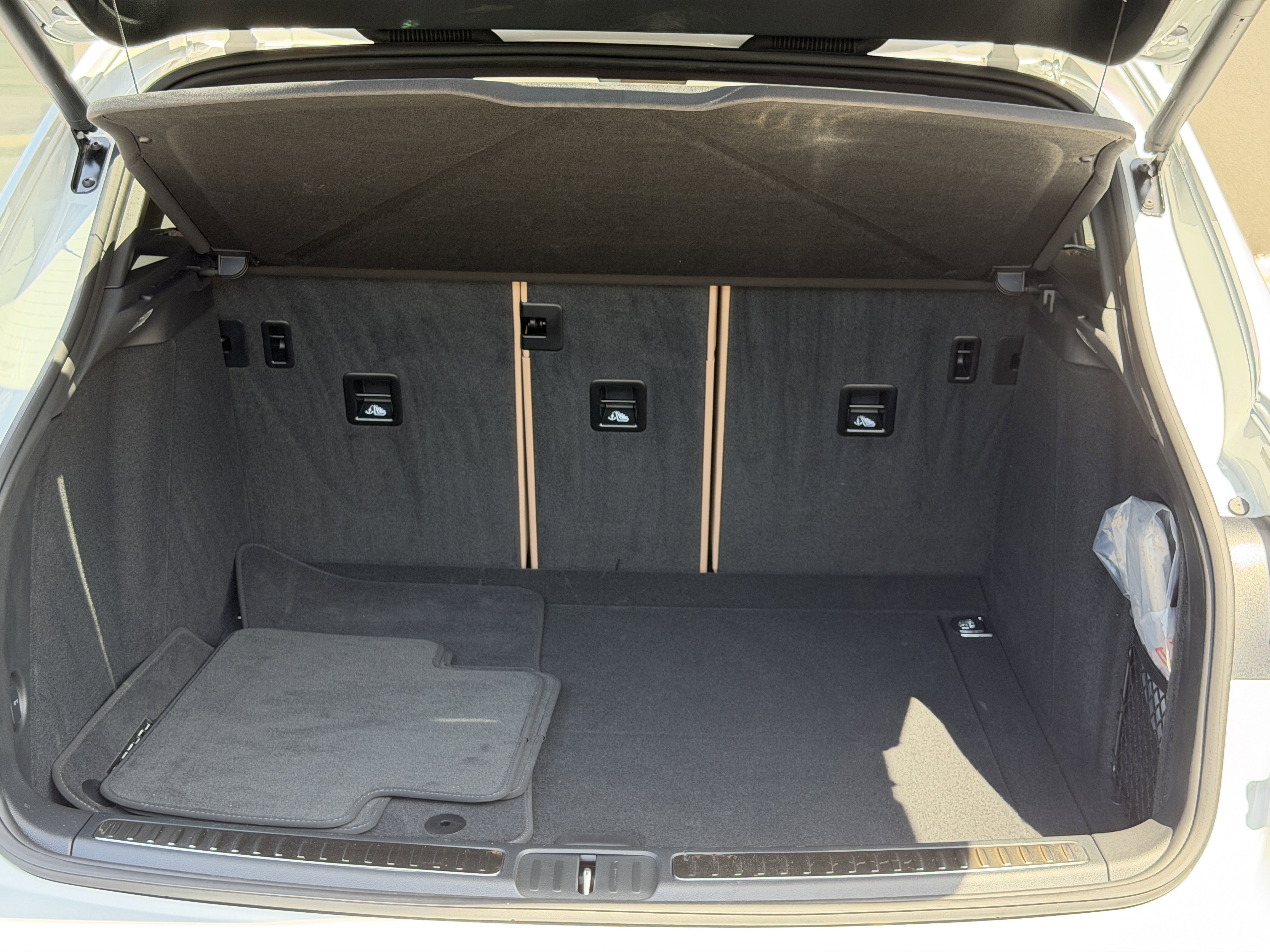 Certified 2025 Porsche Macan image 14