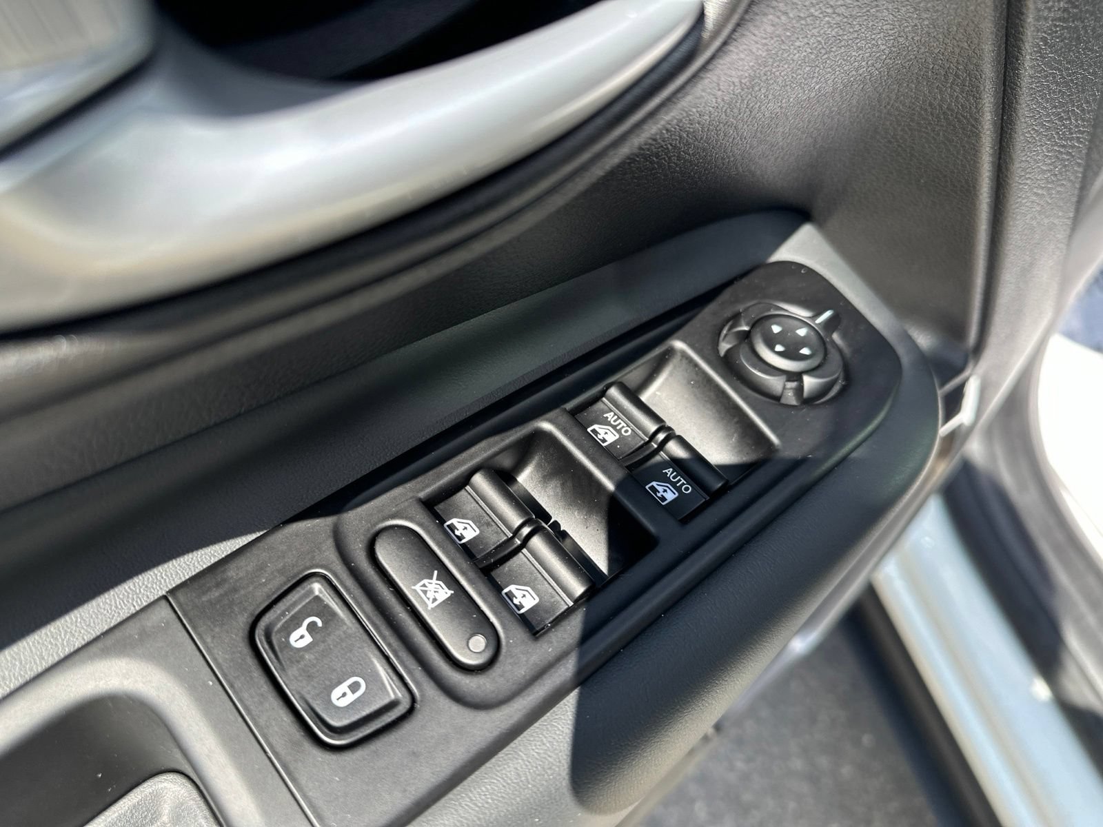 Used 2023 Jeep Renegade Latitude w/ Premium Group AWD/4WD image 16
