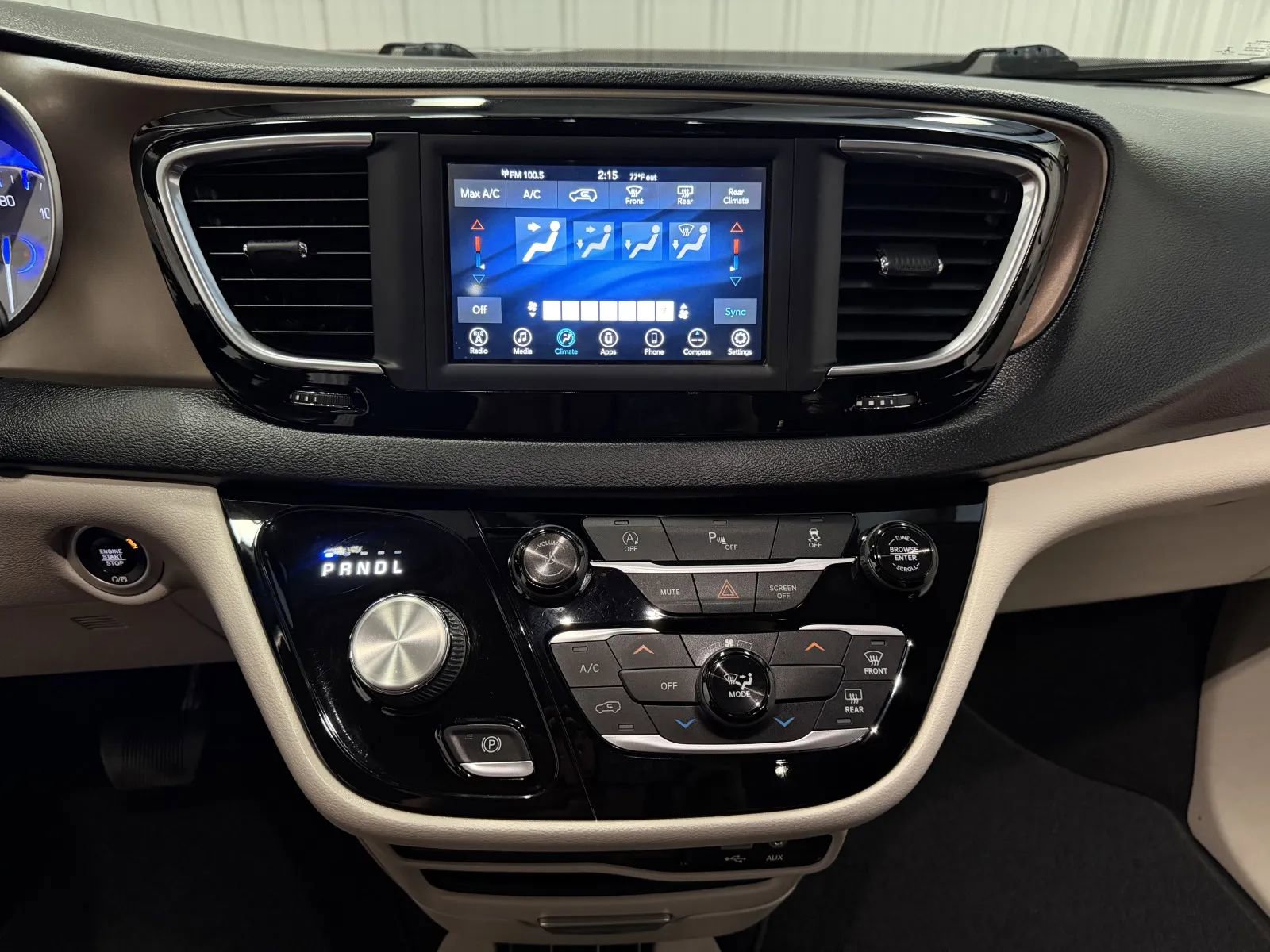 Used 2020 Chrysler Voyager Lxi FWD image 29