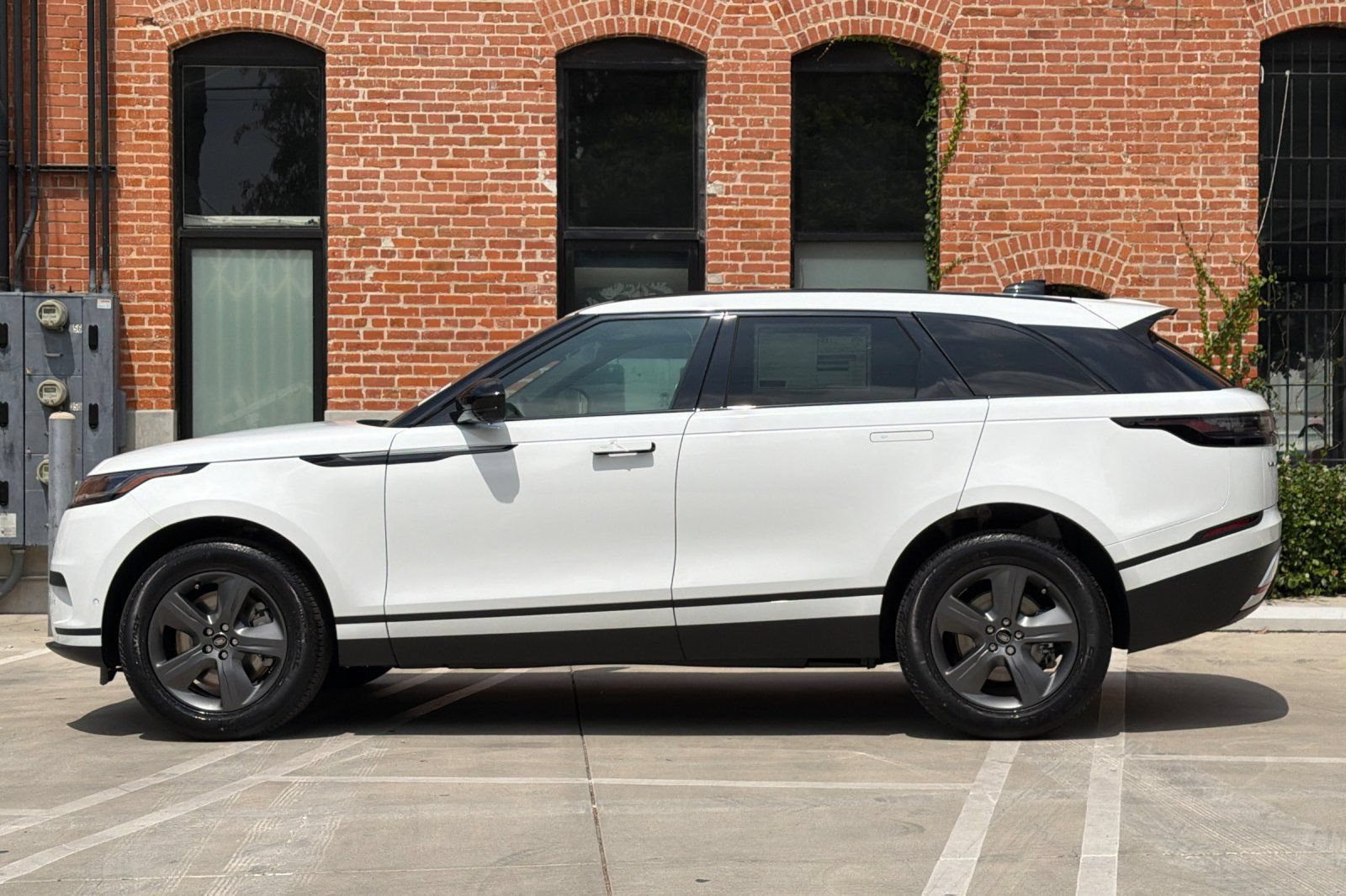 New 2026 Land Rover Range Rover Velar S AWD/4WD image 2