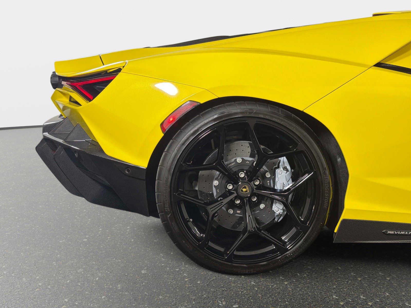Used 2025 Lamborghini Revuelto image 20