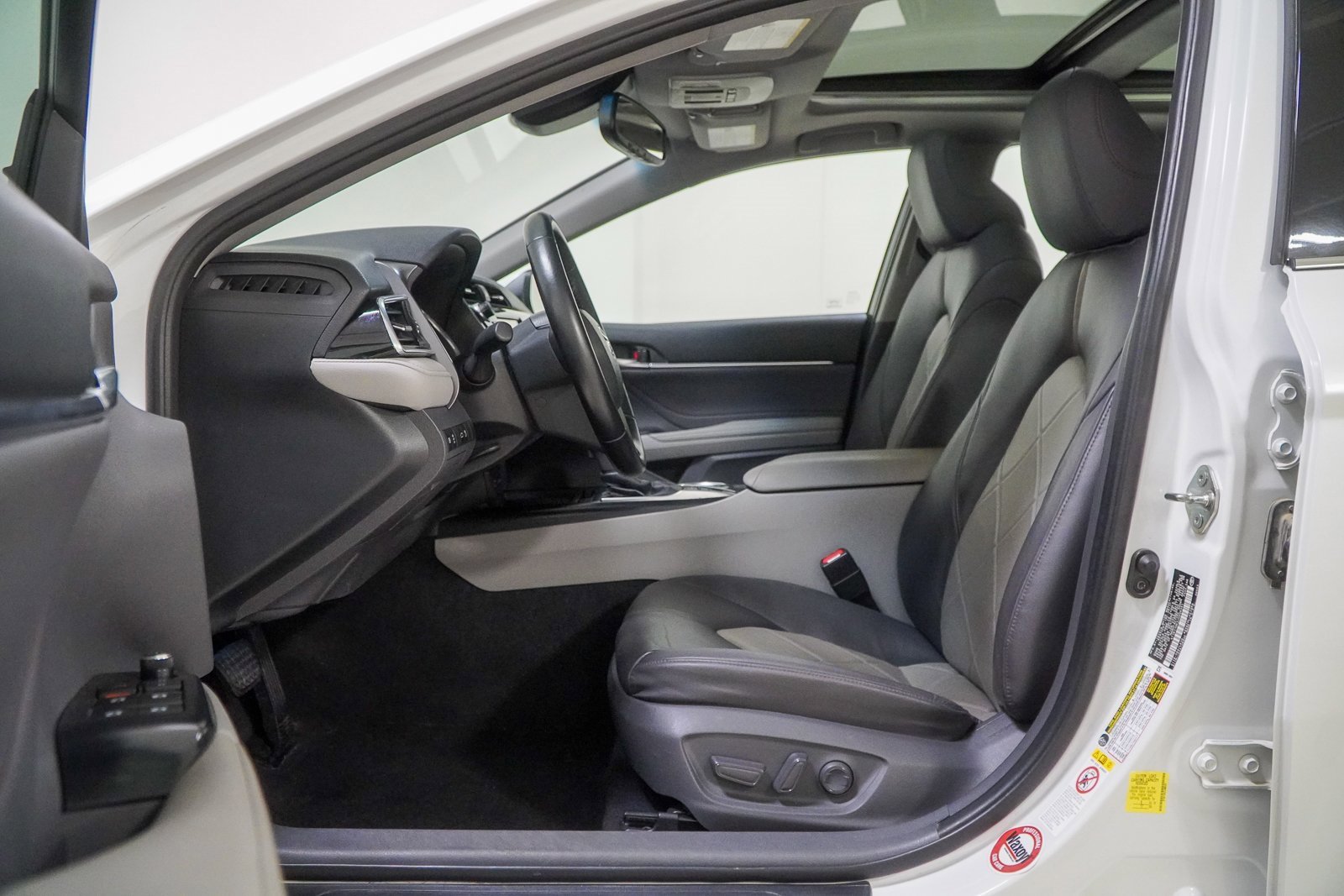 Used 2018 Toyota Camry XLE image 20