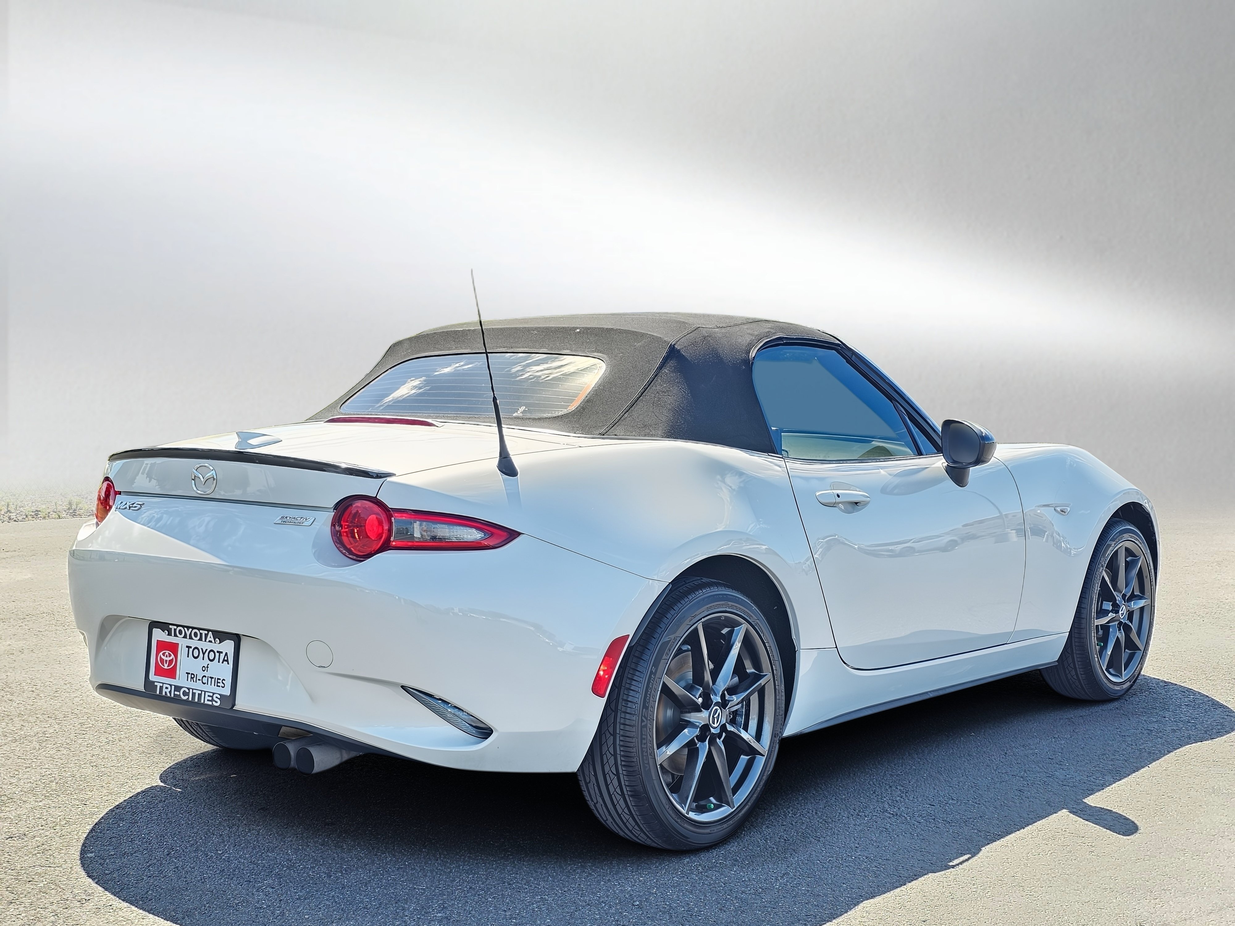 Used 2016 MAZDA MX-5 Miata Club RWD image 5