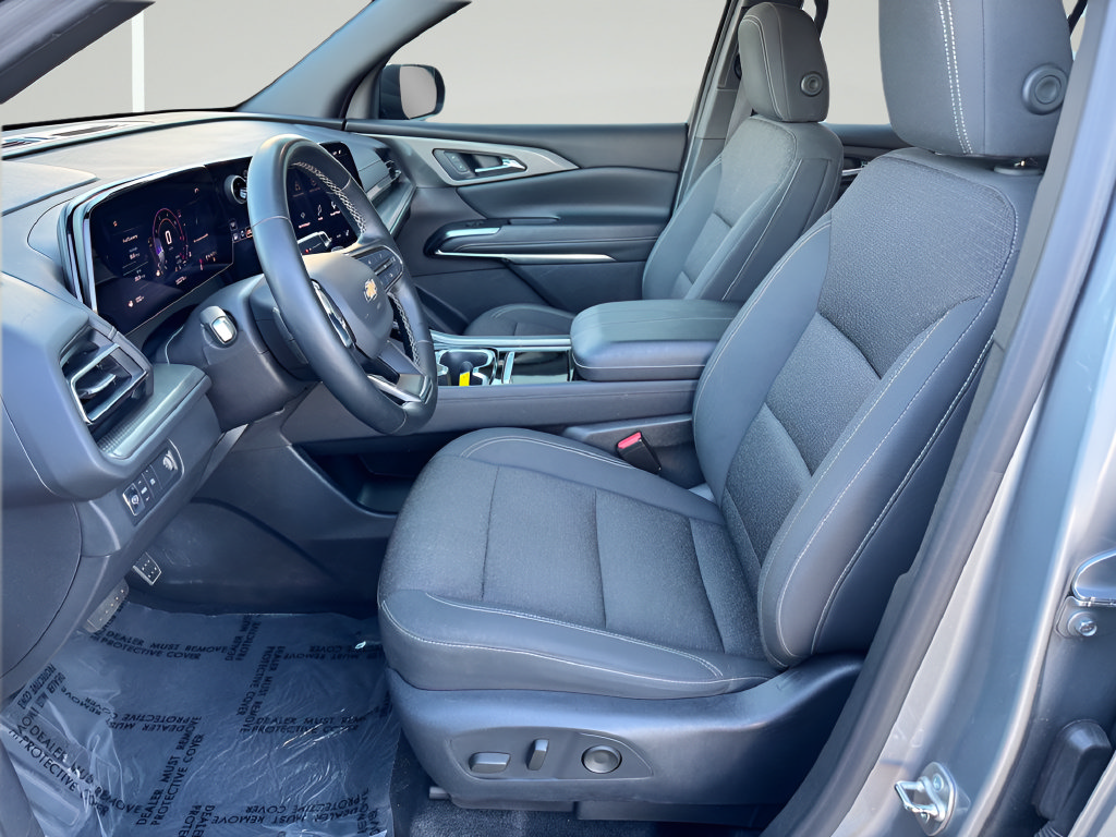 Used 2024 Chevrolet Traverse LT FWD image 12