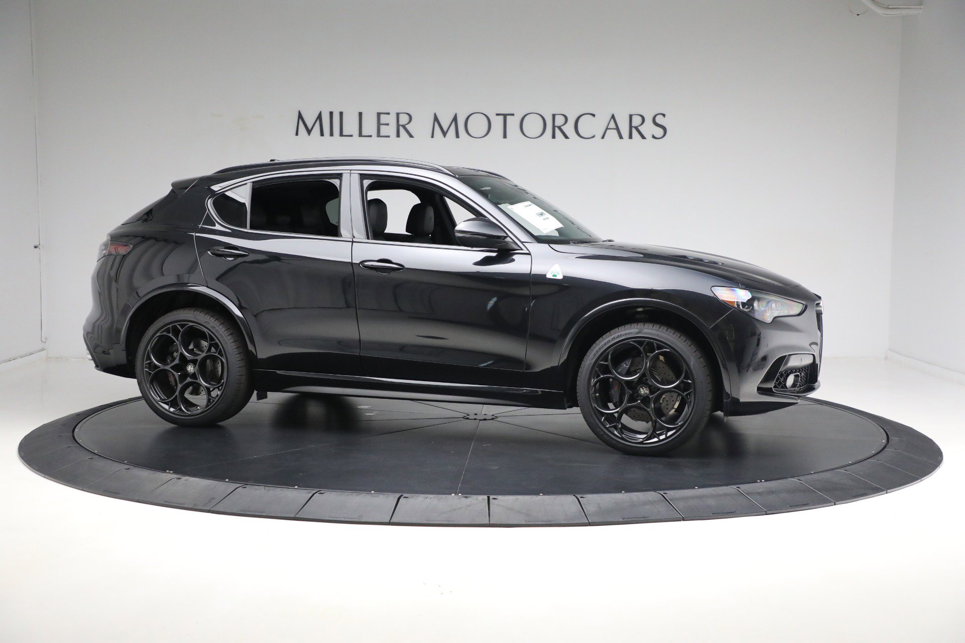 New 2024 Alfa Romeo Stelvio Quadrifoglio w/ Active Assist Plus Package AWD/4WD image 25