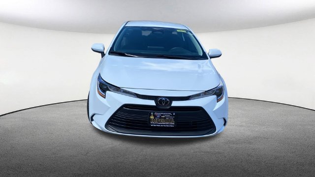 Used 2025 Toyota Corolla LE FWD image 4