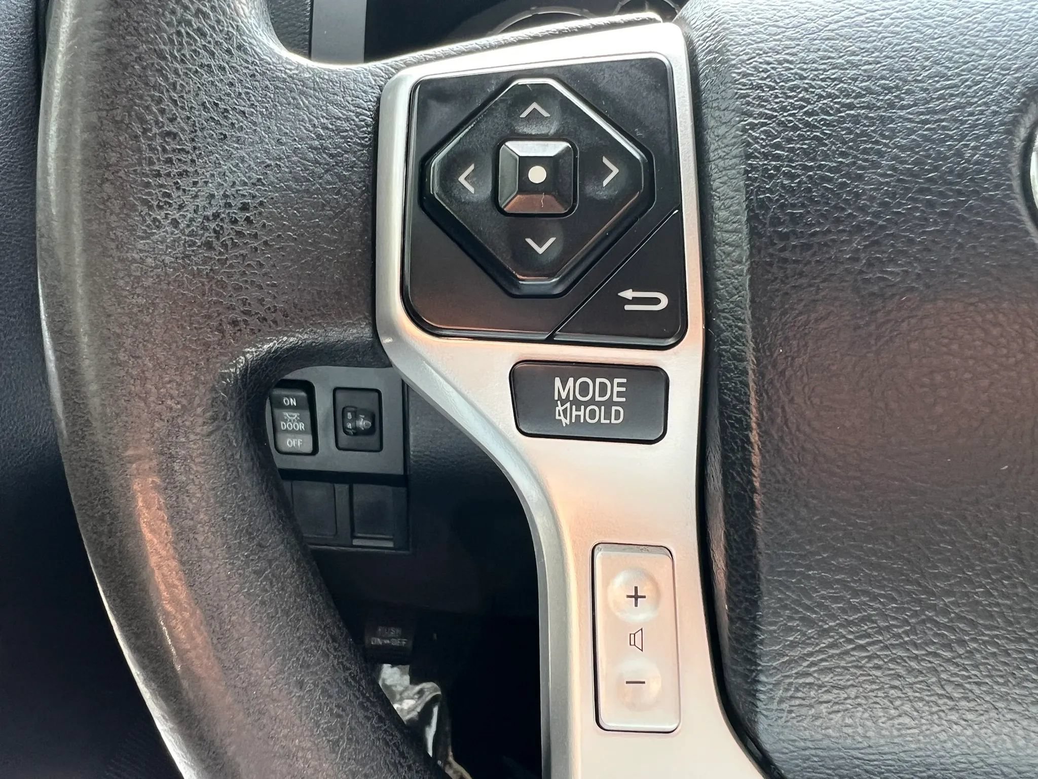 Used 2015 Toyota Tundra SR5 AWD/4WD image 23