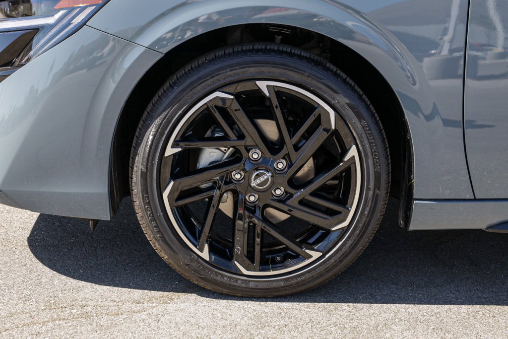 New 2027 Nissan Sentra SR FWD image 12