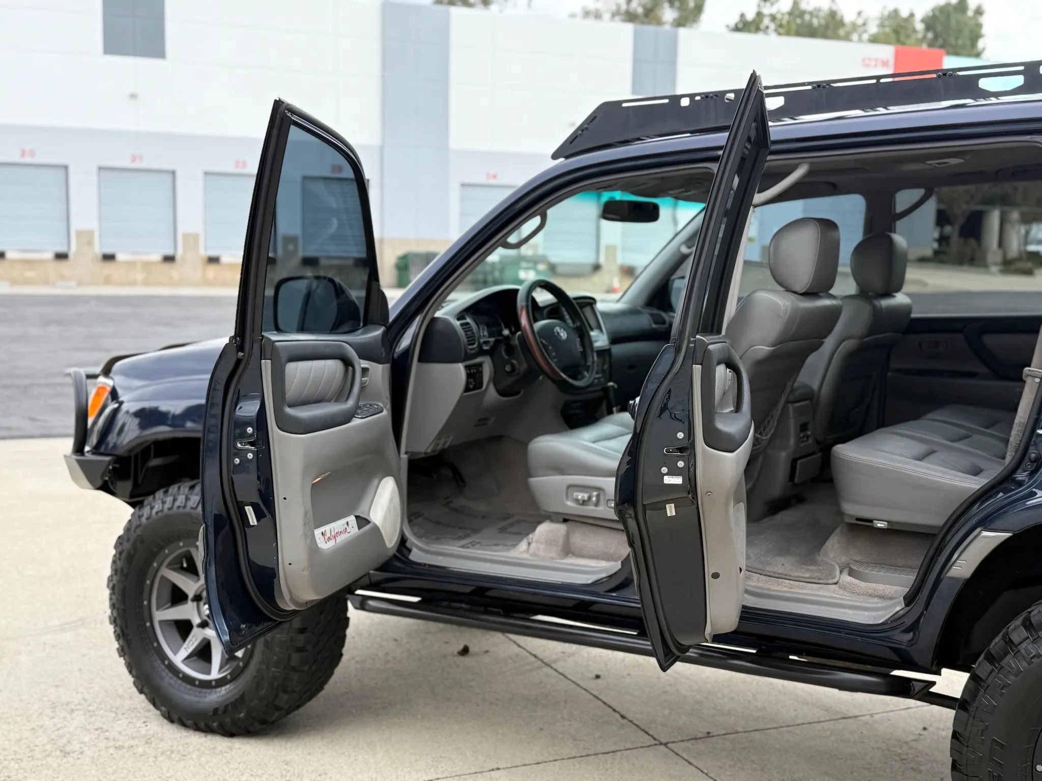 Used 2005 Toyota Land Cruiser w/ Convenience Pkg AWD/4WD image 40