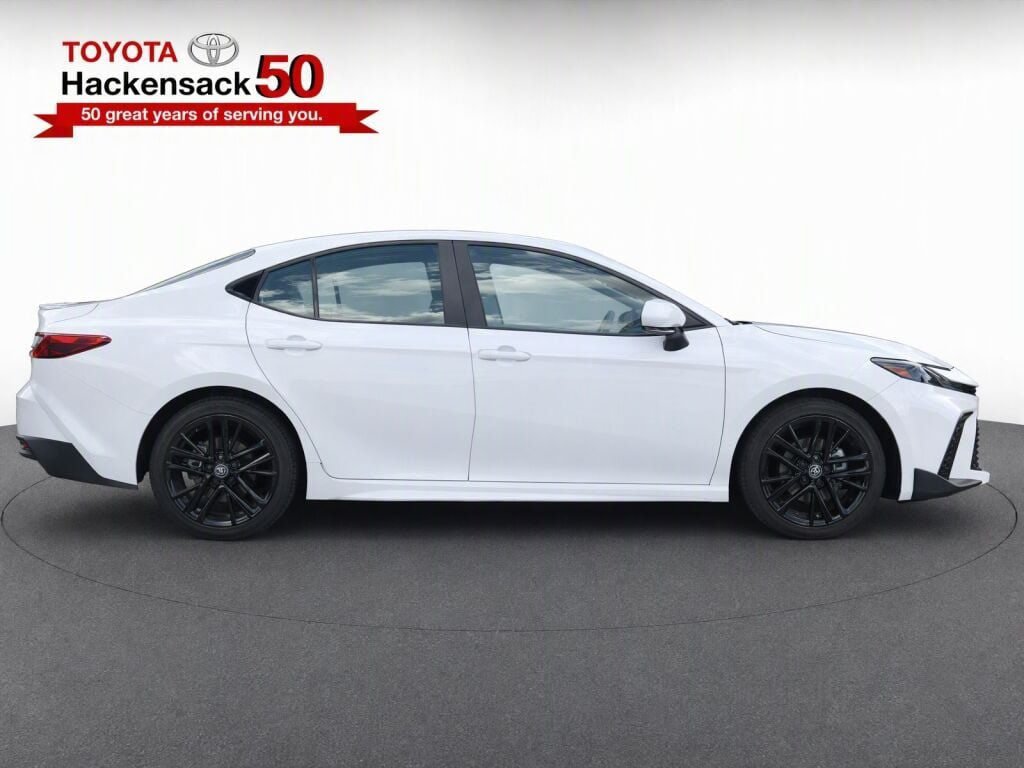 Used 2025 Toyota Camry SE FWD image 8
