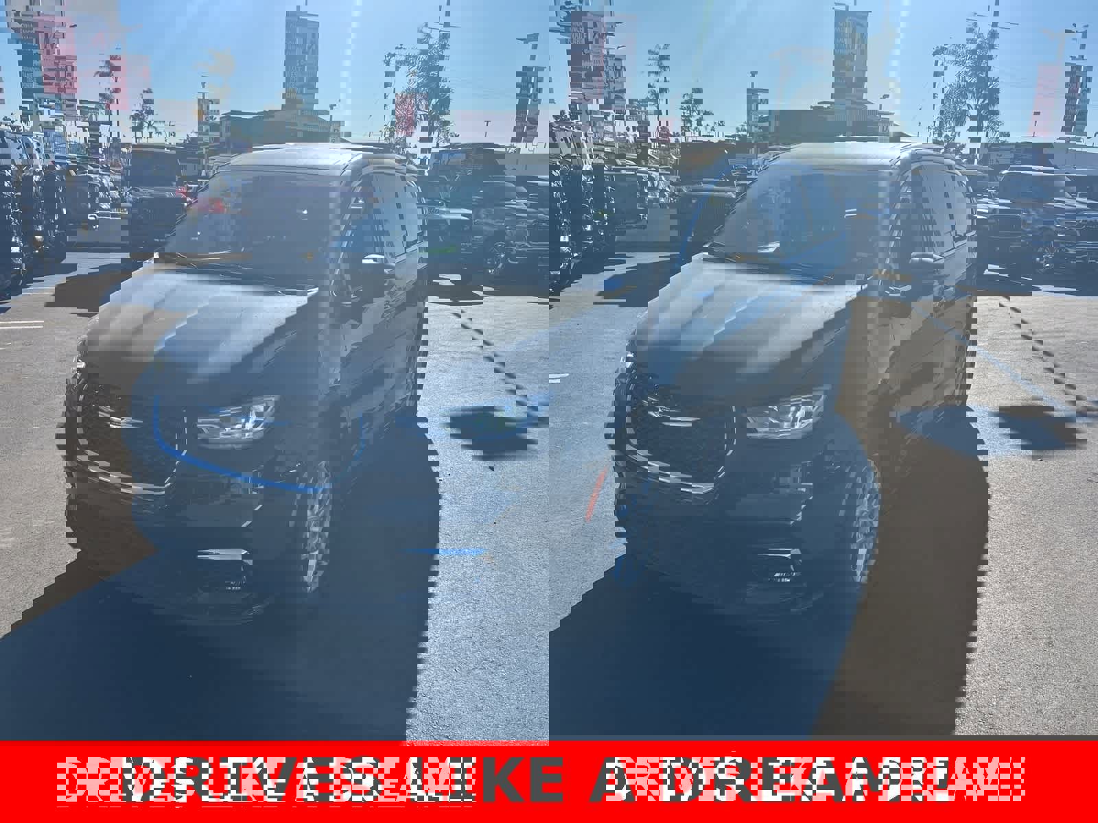 Used 2024 Chrysler Pacifica Touring-L image 1