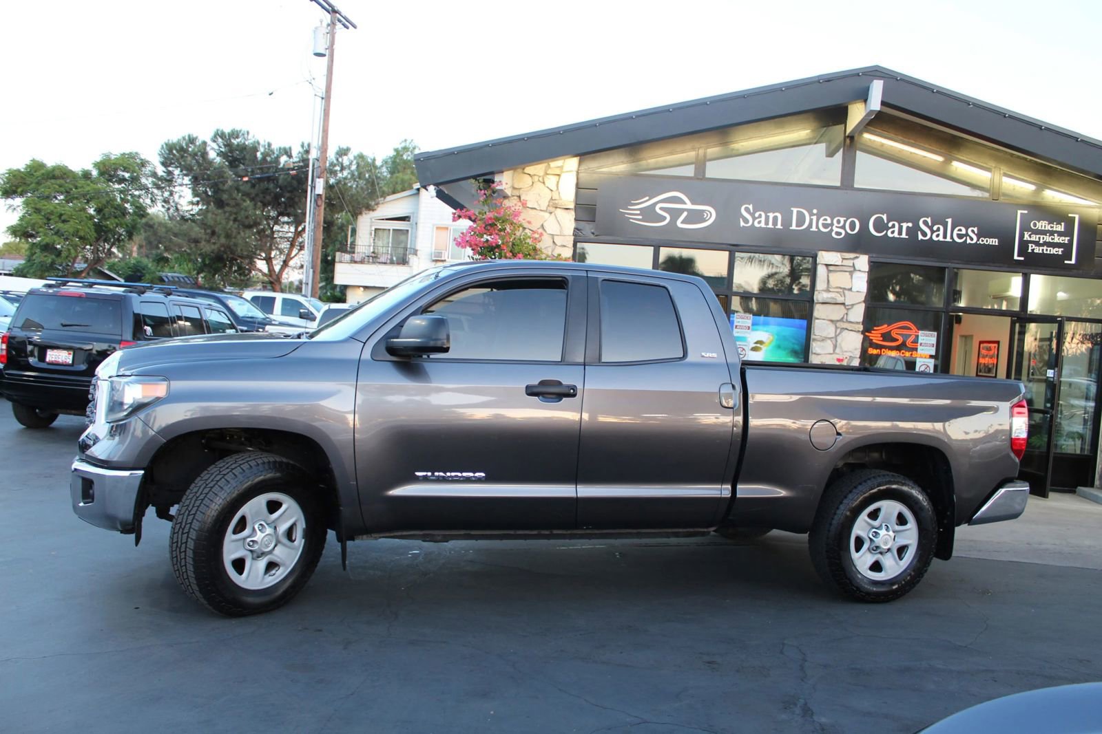 Used 2018 Toyota Tundra SR5 RWD image 2