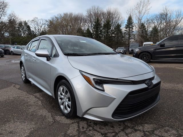 Used 2024 Toyota Corolla LE AWD/4WD image 3