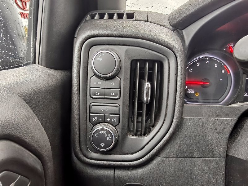 Used 2019 Chevrolet Silverado 1500 Custom Trail Boss w/ Custom Convenience Package AWD/4WD image 11