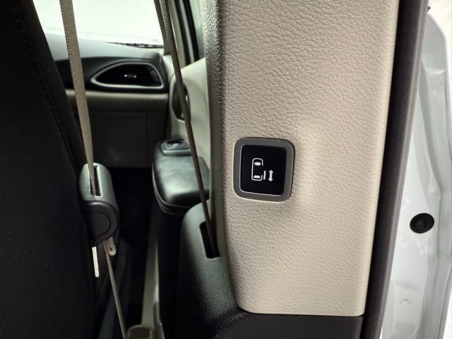 Used 2023 Chrysler Voyager LX FWD image 27