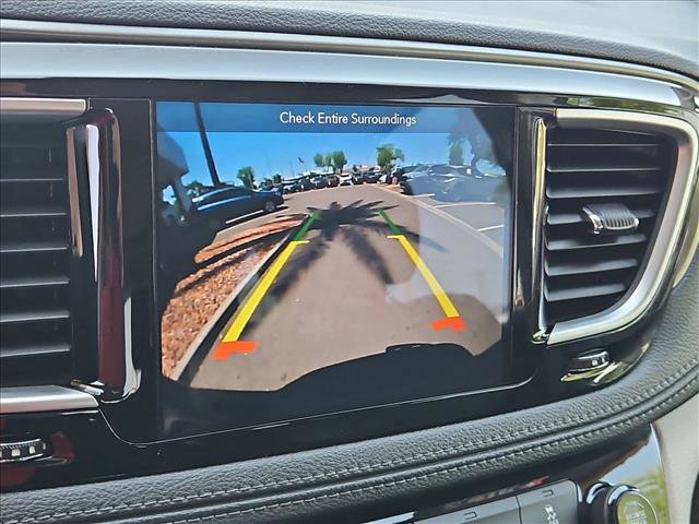 Used 2018 Chrysler Pacifica Limited FWD image 19