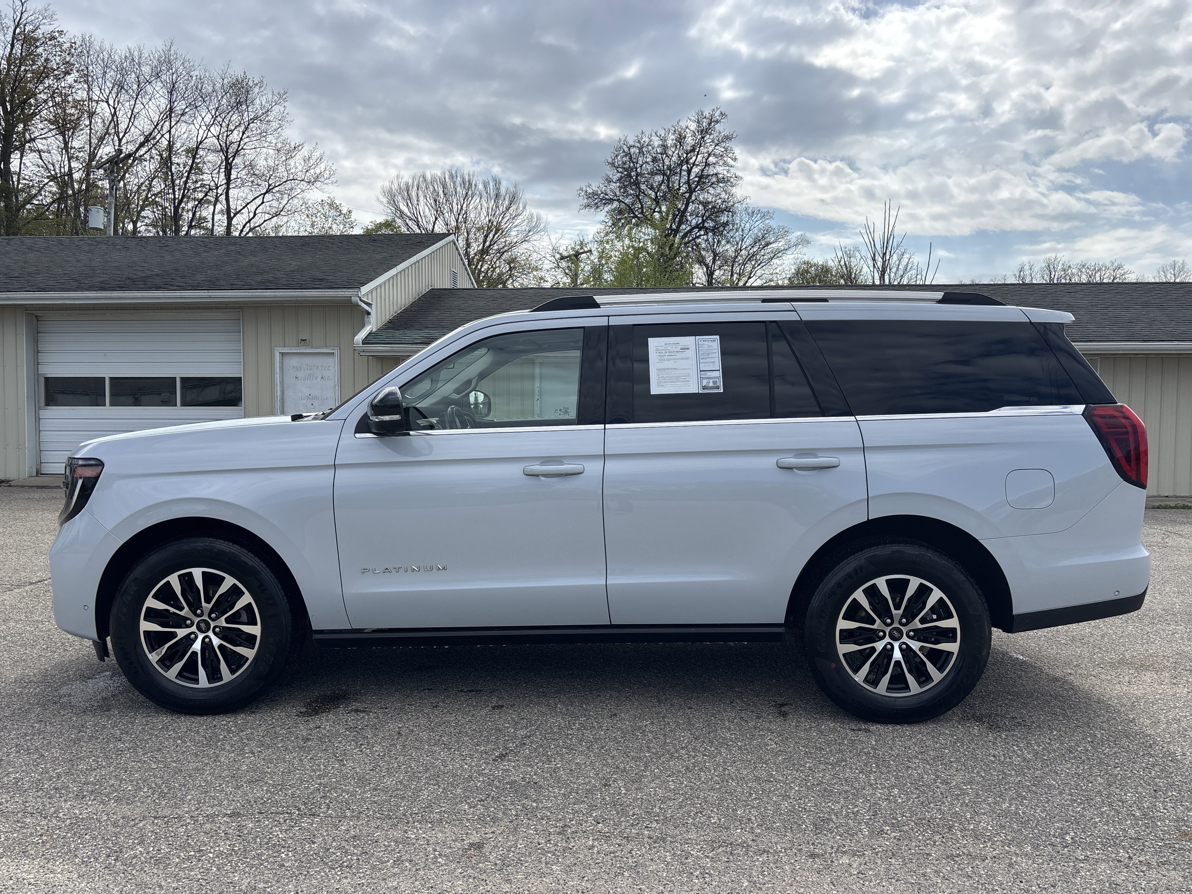 Used 2025 Ford Expedition Platinum AWD/4WD image 11