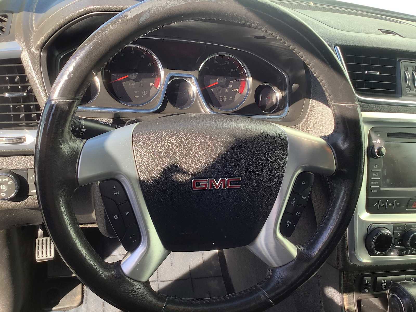 Used 2015 GMC Acadia SLT image 15