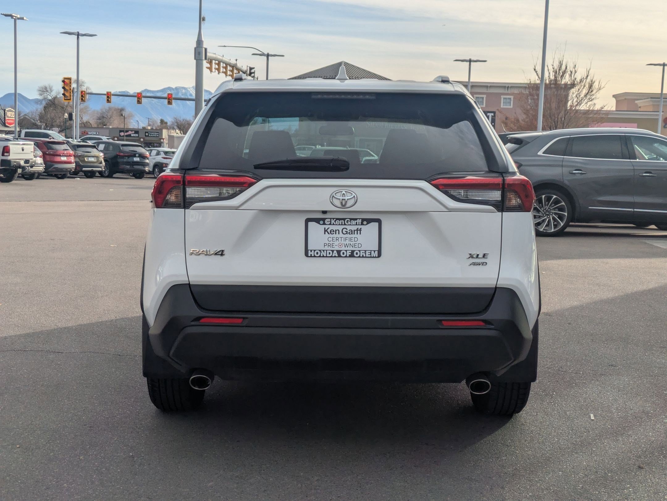 Used 2021 Toyota RAV4 XLE w/ Carpet Mat Package (TMS) image 7