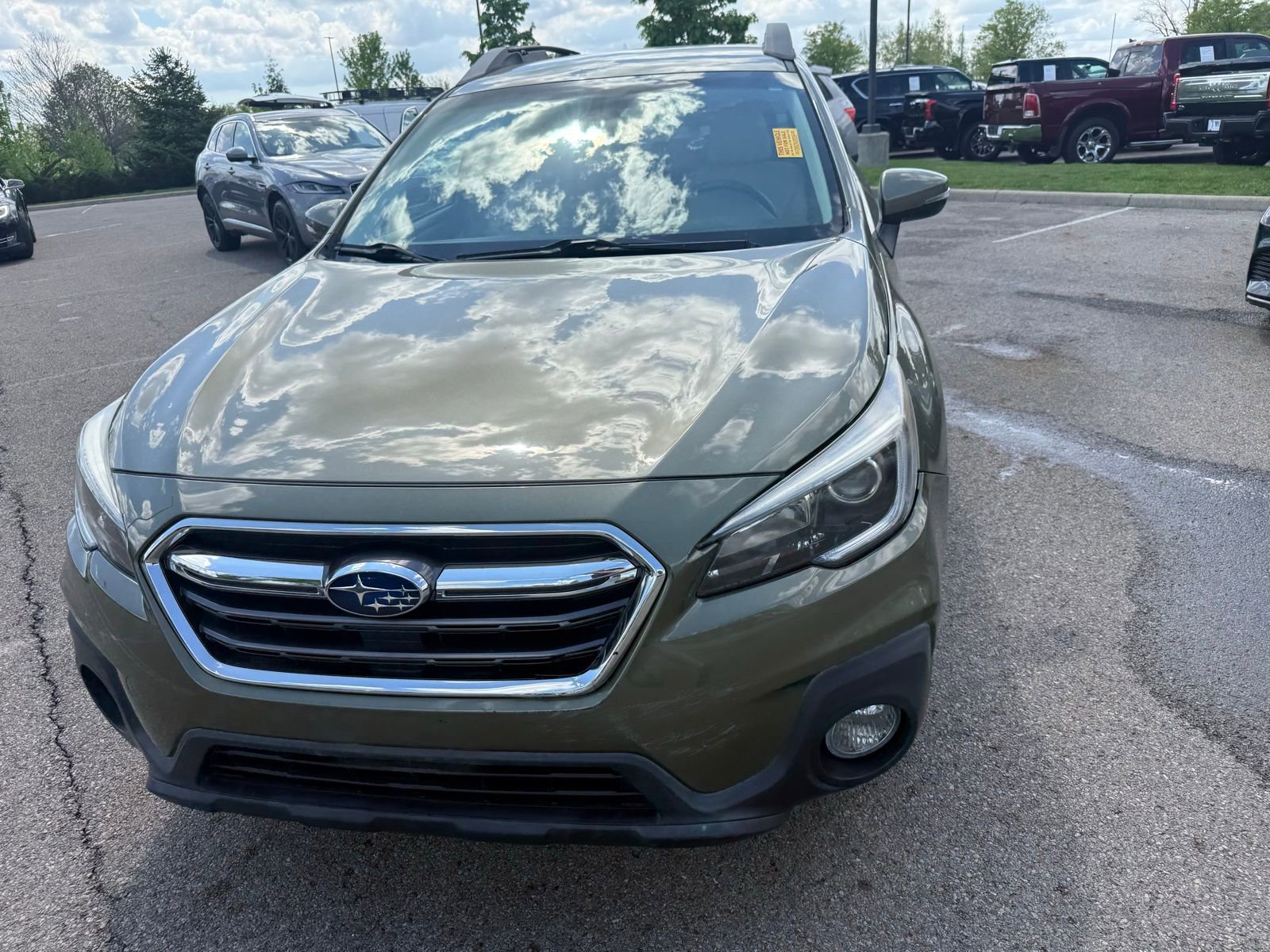 Used 2019 Subaru Outback 2.5i Premium w/ Popular Package #2 AWD/4WD image 2