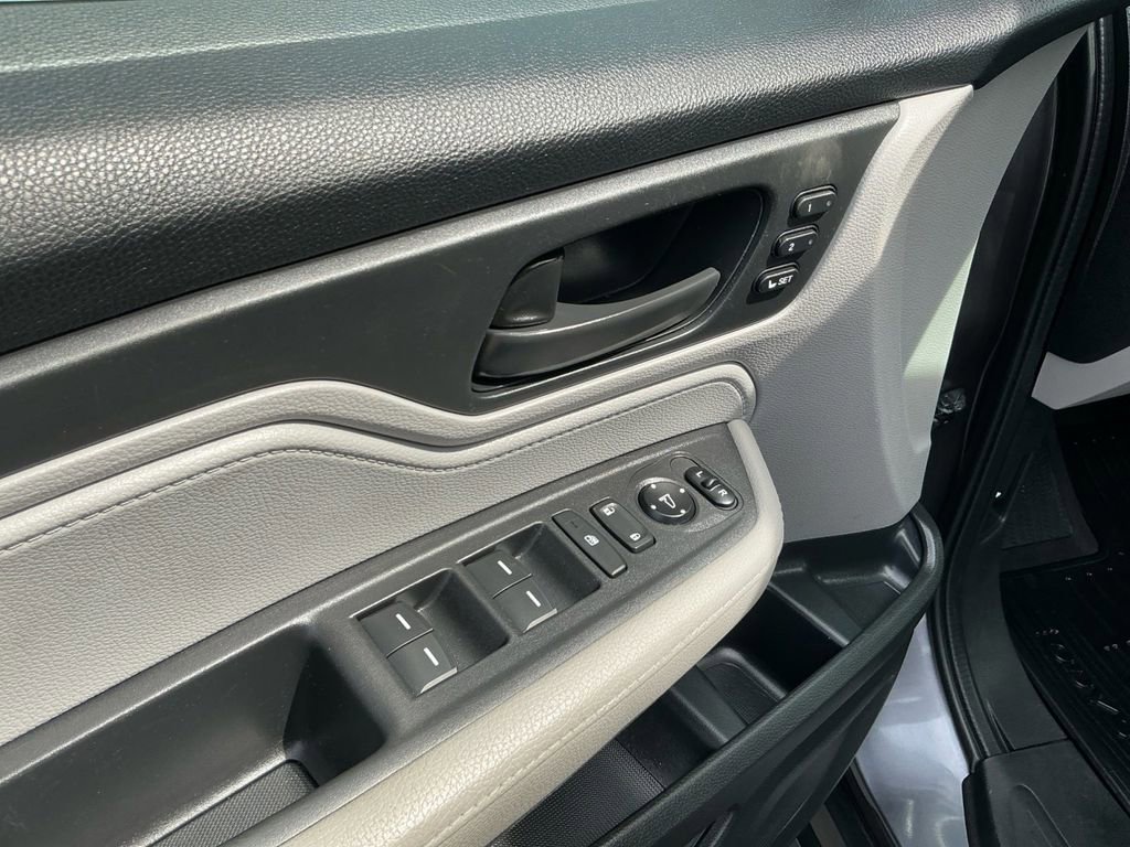 Used 2018 Honda Odyssey EX-L image 16
