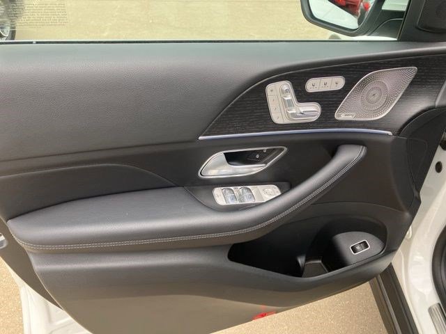 Used 2025 Mercedes-Benz GLS 450 4MATIC image 9