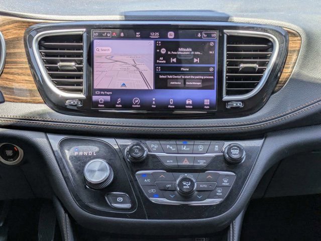 Used 2021 Chrysler Pacifica Pinnacle AWD/4WD image 20