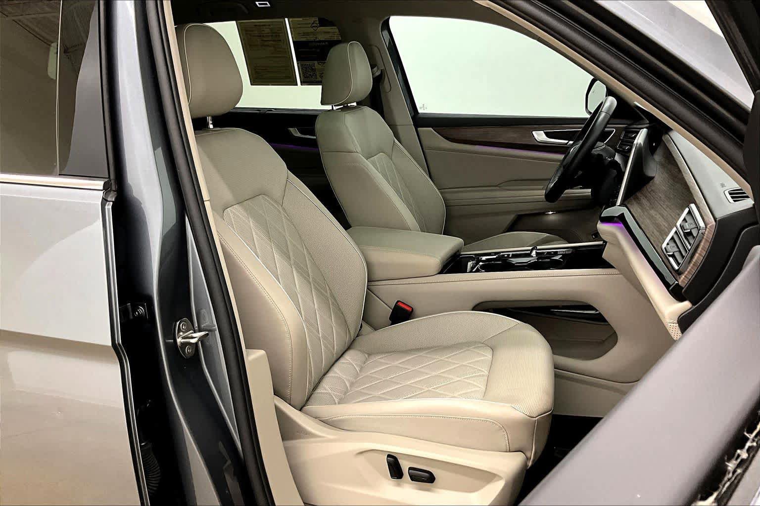 Used 2024 Volkswagen Atlas SEL Premium R-Line image 10