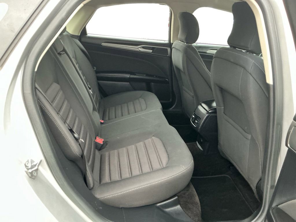Used 2018 Ford Fusion SE w/ Fusion SE Technology Package image 23