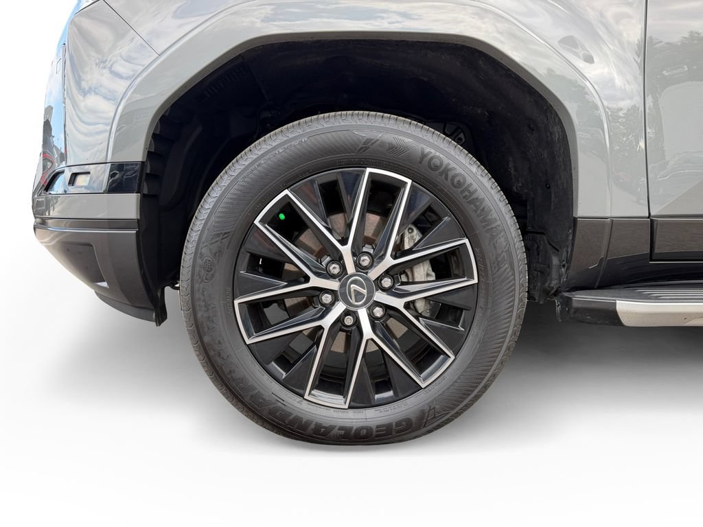 Used 2024 Lexus GX 550 w/ Accessory Package (Z1) AWD/4WD image 30