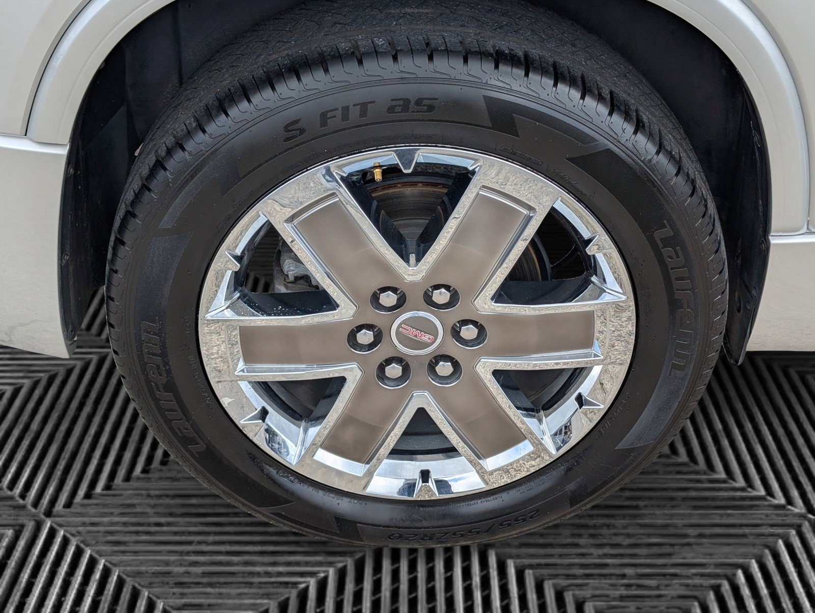 Used 2011 GMC Acadia Denali FWD image 28