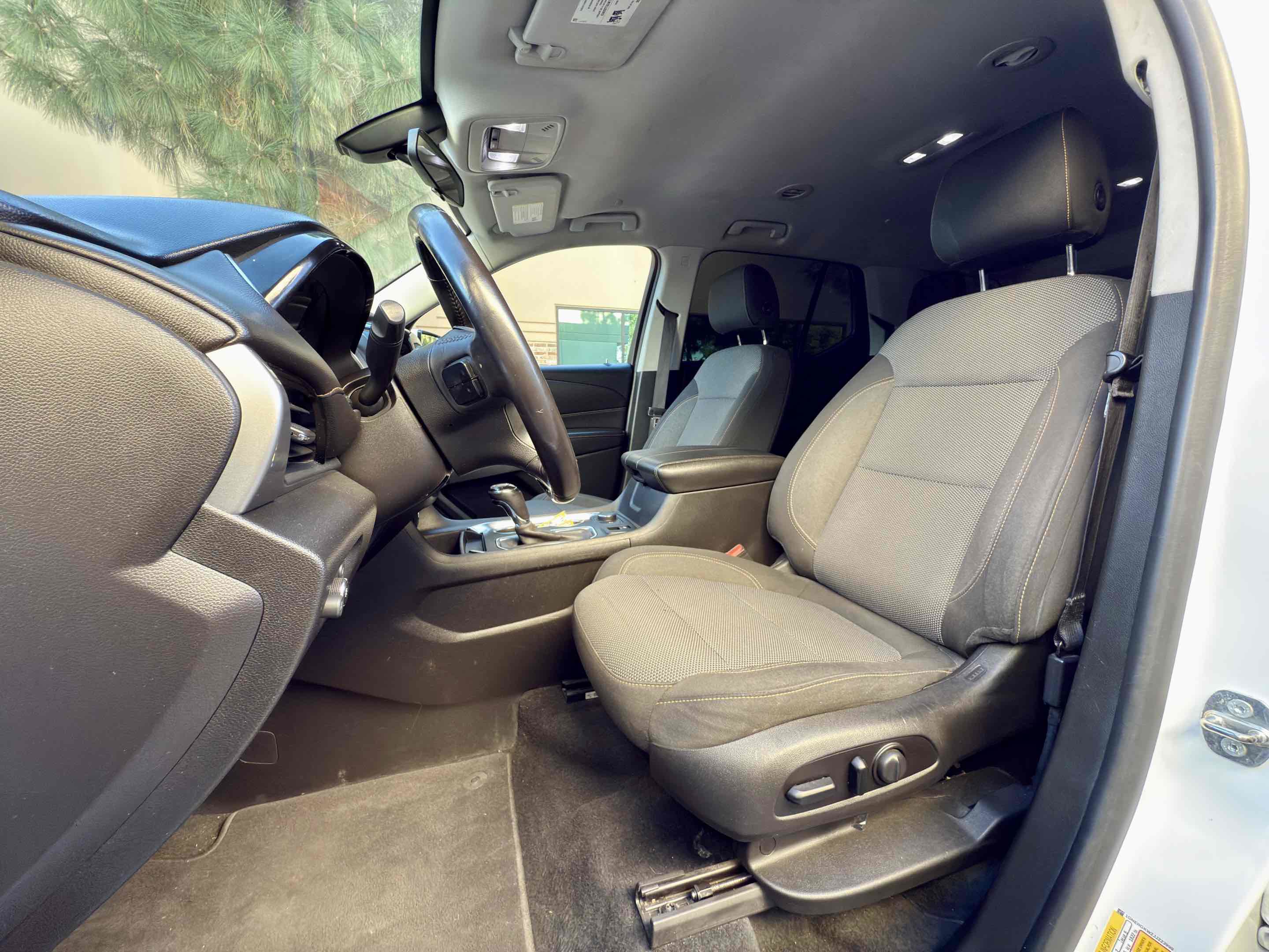 Used 2018 Chevrolet Traverse LT w/ LPO, Black Accent Package image 33