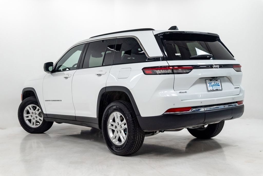 Used 2024 Jeep Grand Cherokee Laredo AWD/4WD image 27