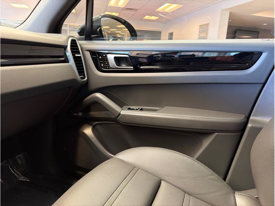 Used 2021 Porsche Cayenne E-Hybrid AWD/4WD image 27