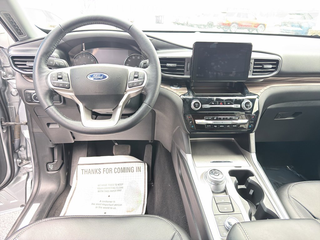 Used 2023 Ford Explorer Limited image 16