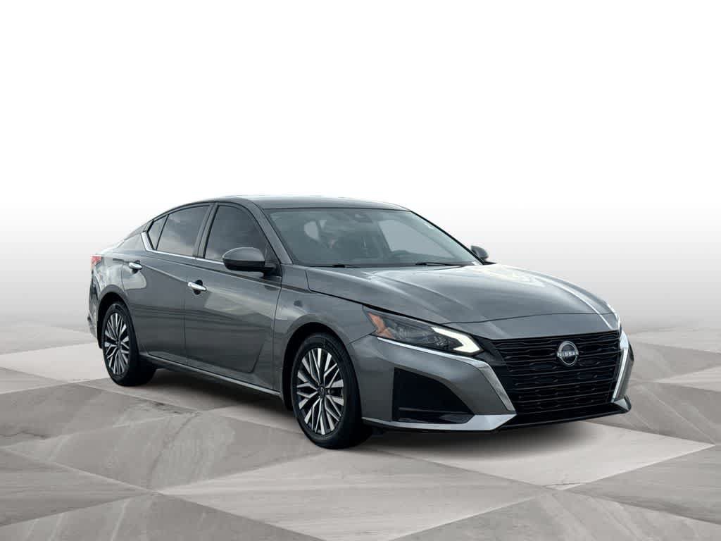 Used 2023 Nissan Altima 2.5 SV FWD image 2