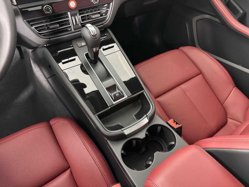 New 2026 Porsche Macan AWD/4WD image 32
