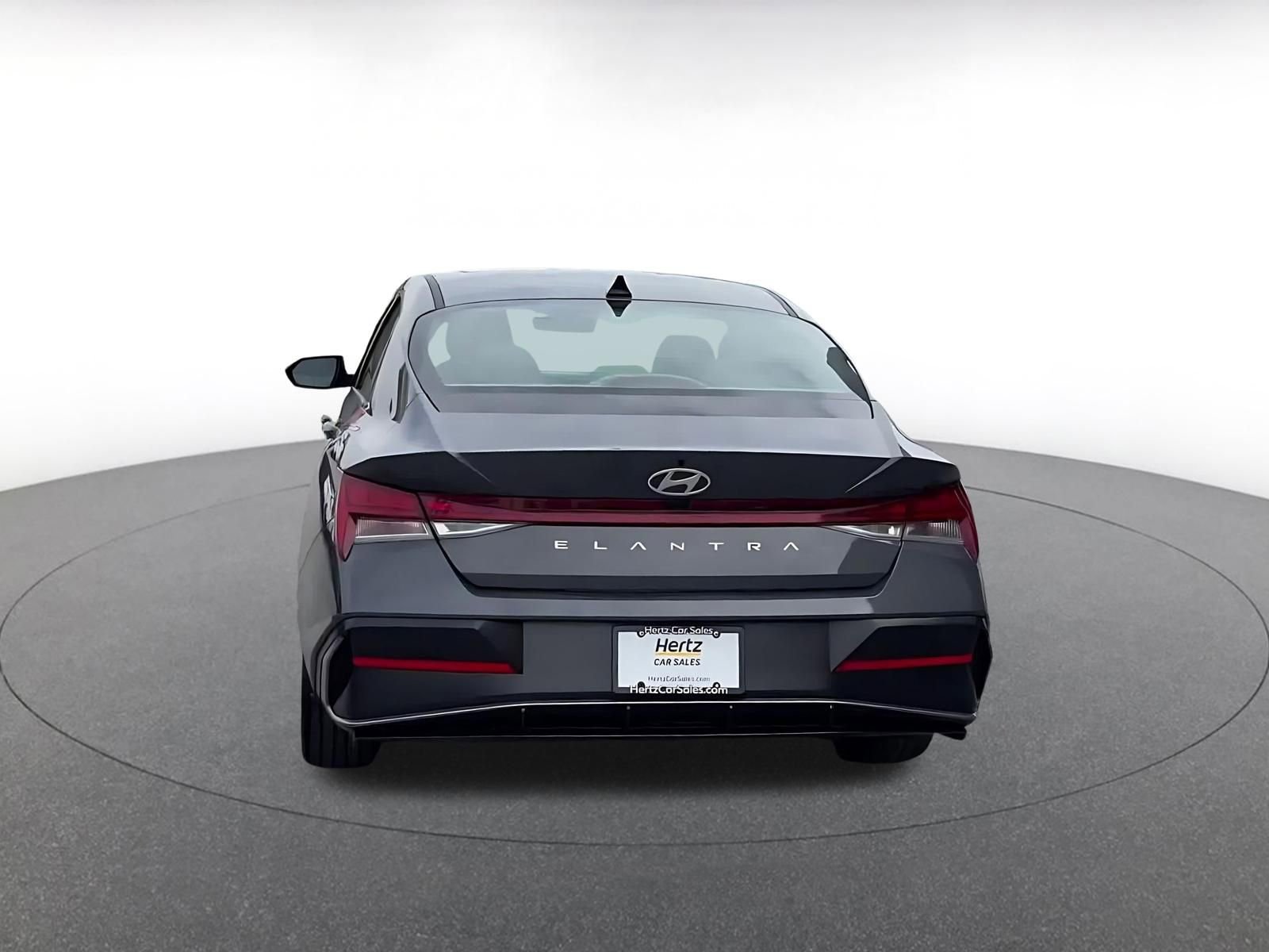 Used 2025 Hyundai Elantra SEL image 12