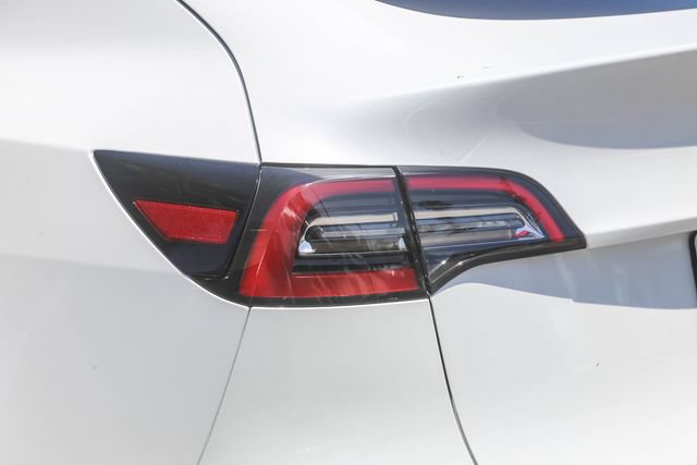 Used 2021 Tesla Model Y Long Range AWD/4WD image 11