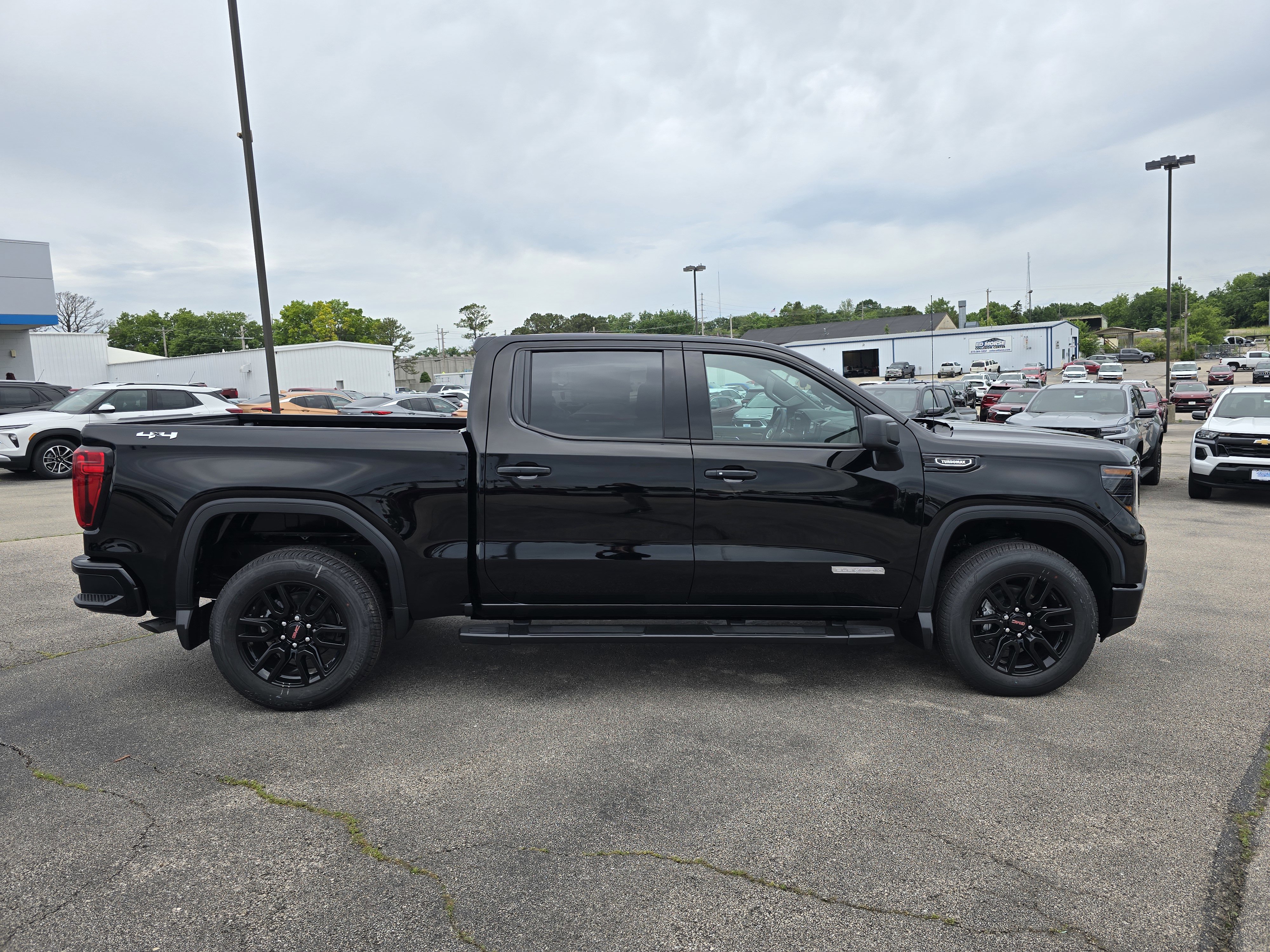 New 2025 GMC Sierra 1500 Elevation image 2