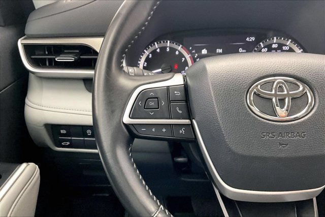 Used 2024 Toyota Highlander XLE FWD image 21