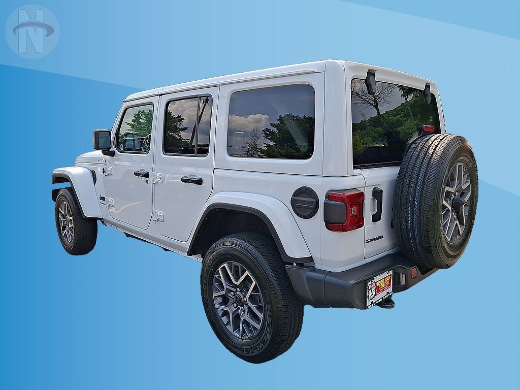 Used 2025 Jeep Wrangler Unlimited Sahara AWD/4WD image 11